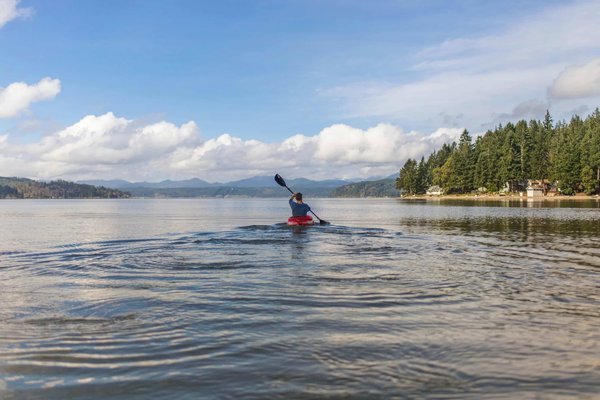 What Are the Ergonomic Considerations in Designing Racing Kayaks for Long-Distance Paddlers?