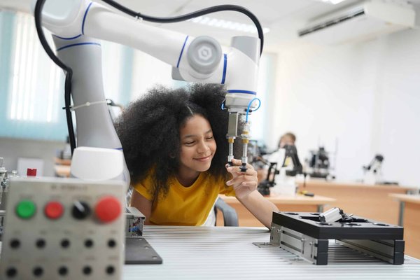 Can AI-Powered Smart Mirrors Transform In-Store Retail Experiences?